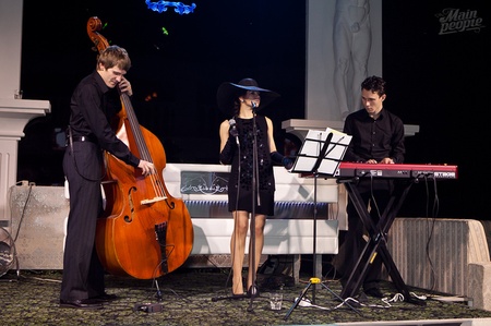 Группа DELUXE на сцене Museum Le Club